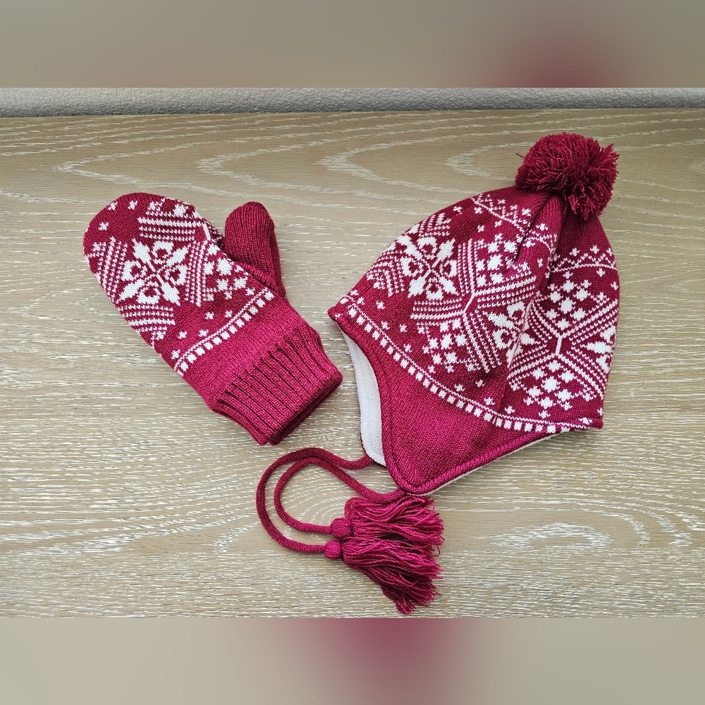 Free Press Red and White Nordic Knit Hat Fleece Lined Pom Hat And Mittens